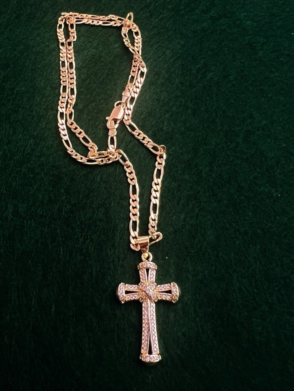 Italy Gold Plated Stainless Steel Cross Necklace 22” Figaro Chain - Picture 5 of 9